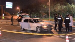 dur ihtarina uymadi 5 polis aracina carpti kovalamaca sonucu vurularak yakalandi 2WWM6eBb.jpg
