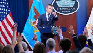 pentagonda muhabir krizi trump yonetimi imza atmayan gazetecileri kovuyor KK68xJ6K.jpg