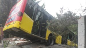 uskudarda iett otobusu kazasi DJDvKJuO.jpg